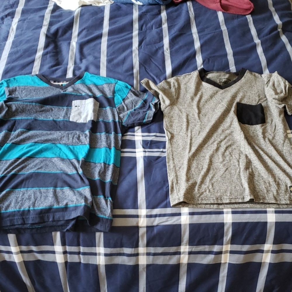 Men's medium v neck pocket tees